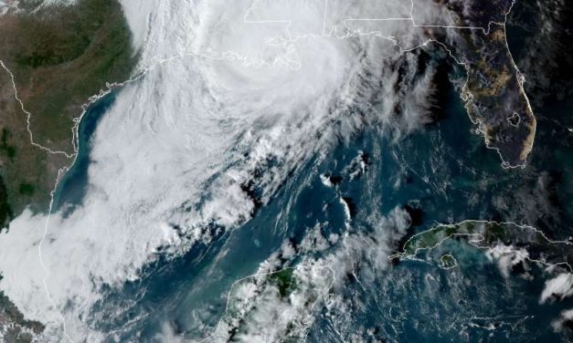 Zeta toca tierra como huracán de categoría 2 en Louisiana. Es la quinta tormenta que golpea el estado en 2020