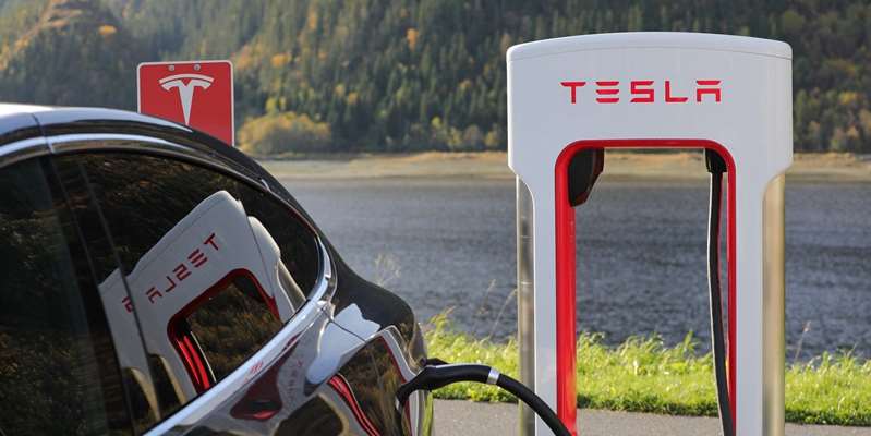 El valor de mercado de Tesla crecería en 50,000 mdd