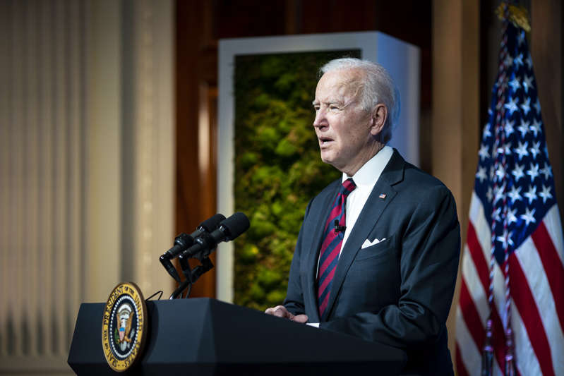 Biden revertirá la orden de Trump que rebajó estándares contra la contaminación