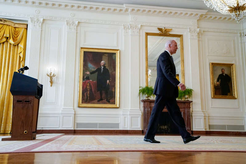 Biden ignoró consejo de generales de mantener soldados en Afganistán, revela Wall Street Journal