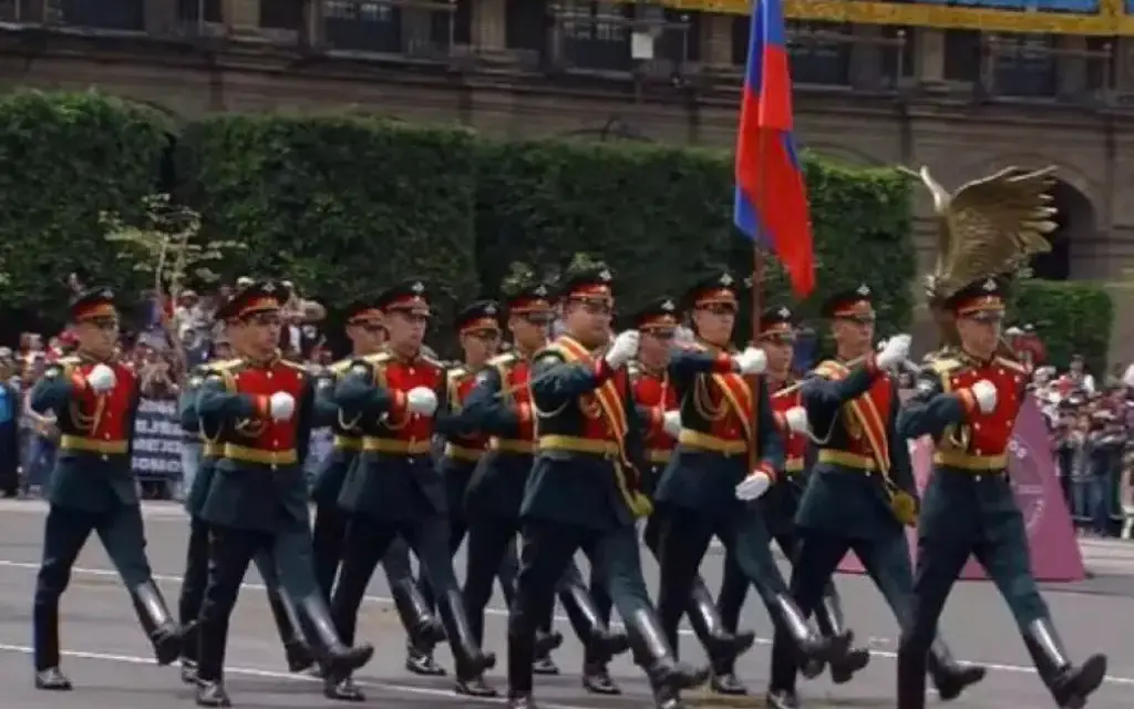 Participación de militares rusos en desfile por la independencia y un narco encienden críticas en México