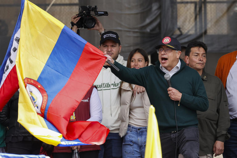 Loco. Petro asegura que se prepara un golpe de Estado en su contra y apela al respaldo popular