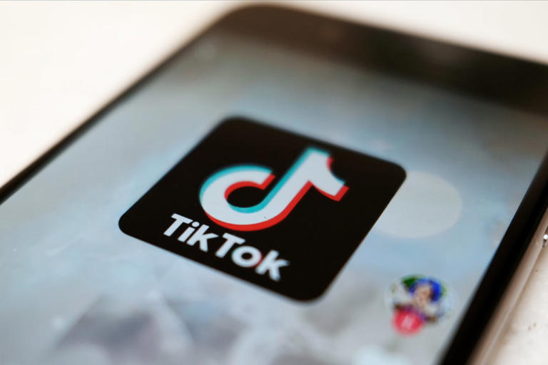 Creadores de contenido en TikTok interponen demanda contra el gobierno de EEUU