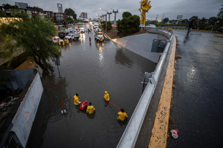 Suman cuatro muertos el paso del ciclón Alberto por el norte de México