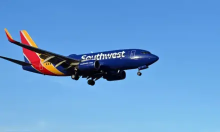 La FAA investiga vuelo de Southwest que sobrevoló un pueblo de Oklahoma a 160 metros, provocando una alerta de altitud