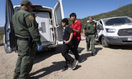 Estados Unidos duplica deportaciones con nueva orden de Biden en la frontera