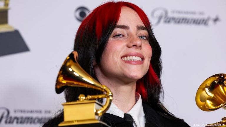 Billie Eilish supera los 100 millones de oyentes mensuales en Spotify