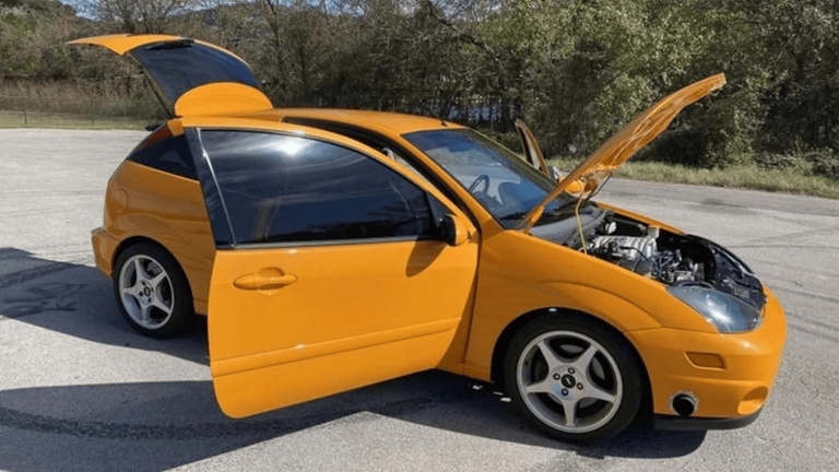 ¿Un Ford Focus V8? Una locura americana sobre ruedas que supera los 400 CV