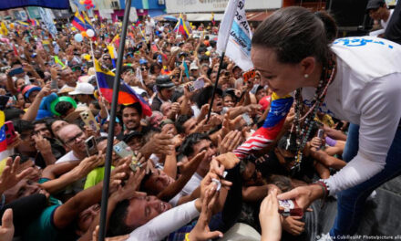 Machado pide al dictador Maduro negociar una transición ordenada