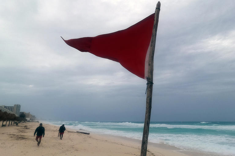 🛑México anticipa dos impactos del potente y destructor huracán Beryl en costas del sureste del país