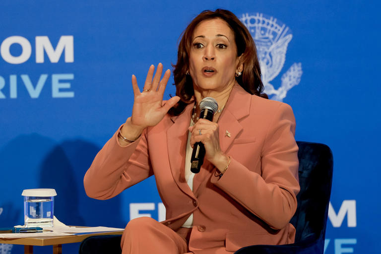 Kamala Harris gana fuerza como relevo si Biden se retira de la campaña