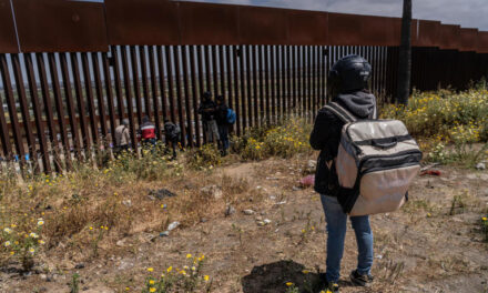 Más de la mitad de los estadounidenses apoya la construcción de un muro para frenar la migración