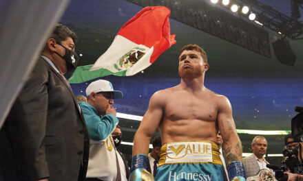 Canelo Álvarez fue despojado de su cinturón de campeón por parte de la FIB