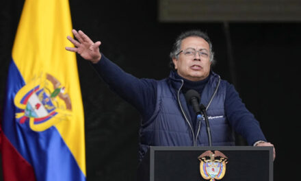 Un escándalo de corrupción rodea al gobierno colombiano por el que Petro pidió perdón