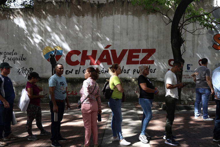 Cierran las urnas en Venezuela y crece la expectativa por los resultados