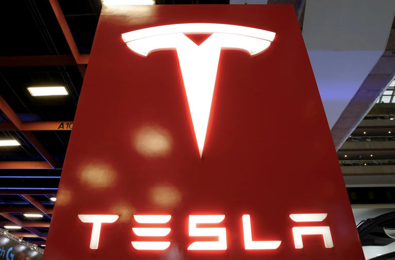 Los beneficios netos de Tesla se redujeron un 50 % en el primer semestre del año