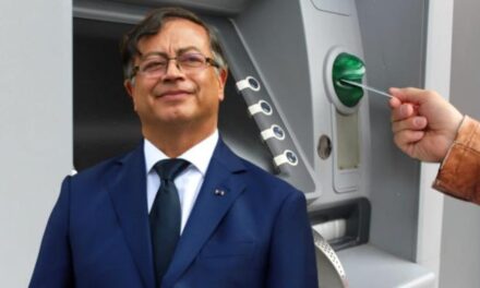 🛑Gustavo Petro se queda sin dinero. Va por el dinero de ahorradores en la banca de Colombia