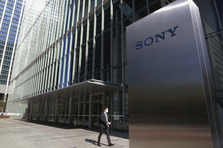 Sony reporta mayores ganancias por fuerte demanda de sus videojuegos, películas y música