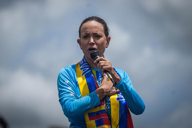 María Corina Machado: “Lo único que le queda” a Maduro es el apoyo del alto mando militar