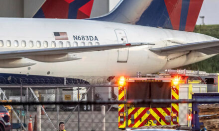 Mueren dos trabajadores y otro resulta herido por explosión en instalación de Delta en Atlanta