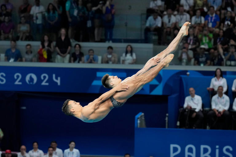 Osmar Olvera y Juan Celaya logran para México medalla de plata en clavados de Juegos de París