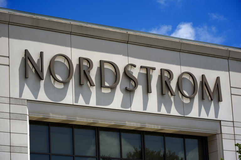 Familia Nordstrom ofrece adquirir la cadena por 3.760 MDD con grupo minorista mexicano