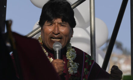 Bolivia: Evo Morales denuncia que su auto fue baleado en un presunto intento por asesinarlo