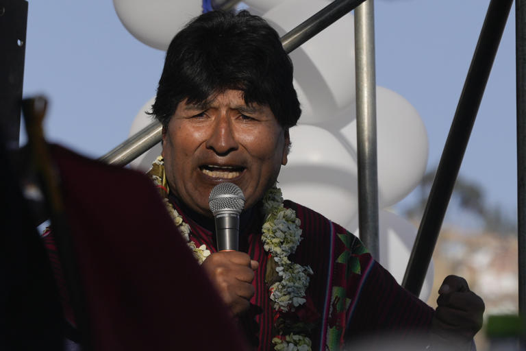 Bolivia: Evo Morales denuncia que su auto fue baleado en un presunto intento por asesinarlo