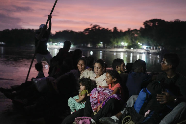 El flujo de migrantes por la frontera sur mexicana ya está controlado. Pero por los cárteles