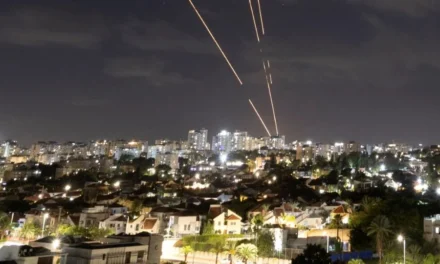 🛑Falla el Domo de Hierro en Israel. Cientos de misiles valísticos lanzados desde Irán impactan varias zonas