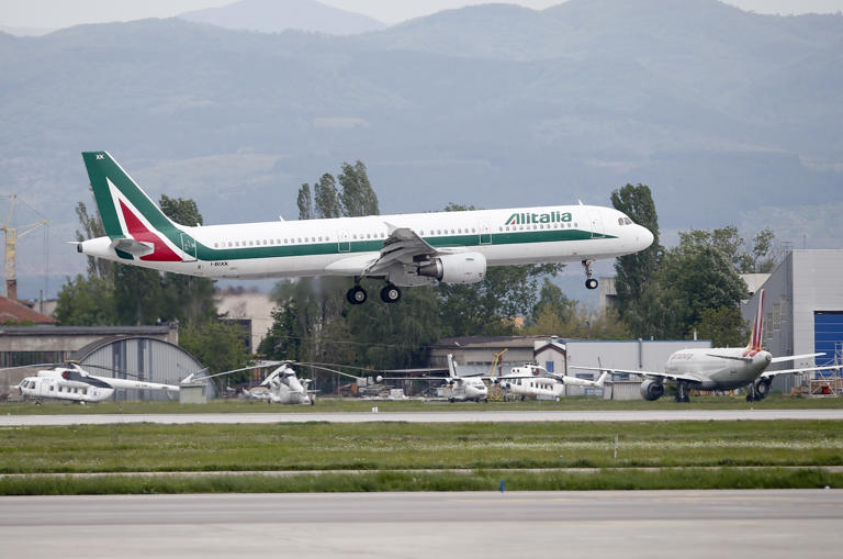 Alitalia despedirá a más de 2.000 empleados a medida que se acerca su liquidación