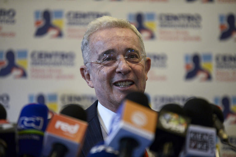 Colombia: juez absuelve al hermano del expresidente Álvaro Uribe en caso de paramilitarismo