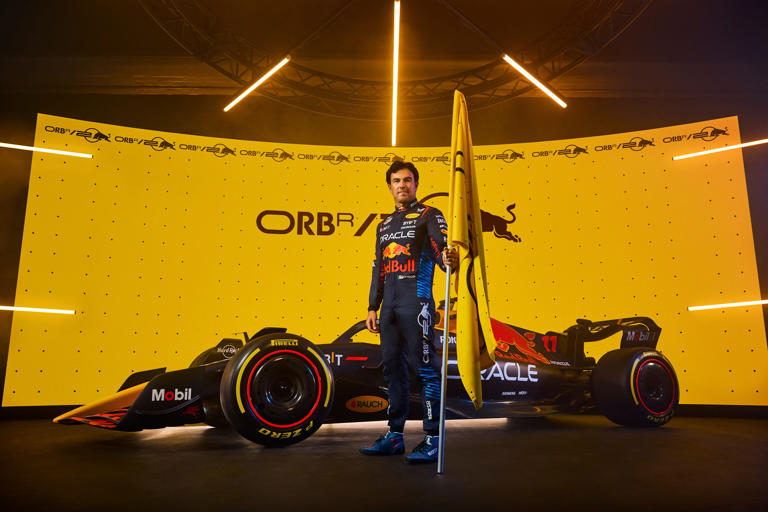 Checo Pérez asumirá nuevo rol en Red Bull. Lo usará la marca para dar shows