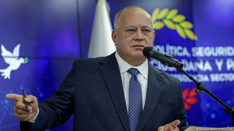 Diosdado Cabello amenaza a González Urrutia: “Será detenido”