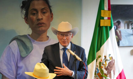 Que siempre sí hay producción de fentanilo en México. Afirma el blandengue ex embajador Ken Salazar