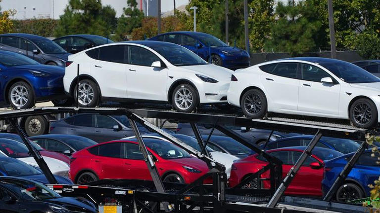 Tesla enfrenta un año de declive tras años de crecimiento